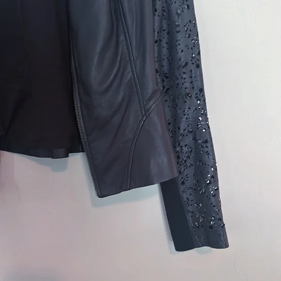 HINGE Seattle Black 💯 Leather Moto Jacket Cut Out Sleeve Women size Medium - Picture 5 of 8
